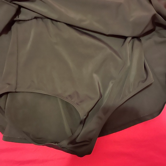 Torrid swim skirt - Picture 3 of 4